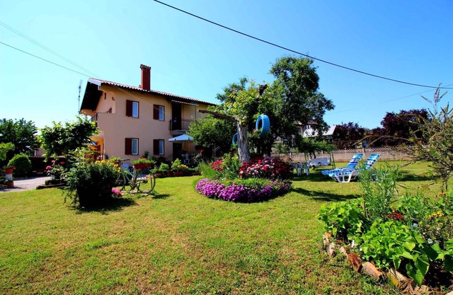 Holiday apartment with large garden