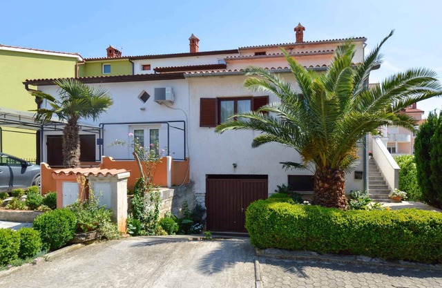 Holiday apartment with terrace and air conditioning