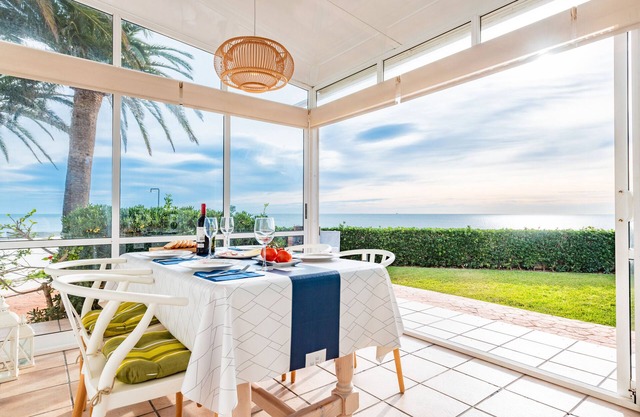 Holiday Casa Vesalia close to the Beach with Garden & Wi-Fi