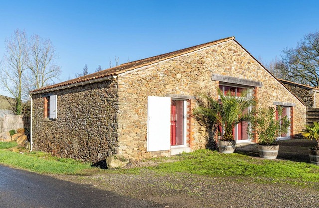 Holiday Home 'La Grange - Gîte Calme En Campagne' with Private Terrace, Private Garden and Wi-Fi
