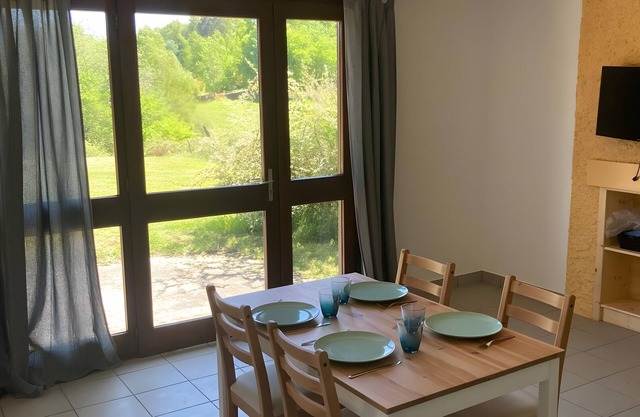 Holiday Home 'Ocre Au Bord Du Lac' with Shared Terrace, Shared Garden and Wi-Fi