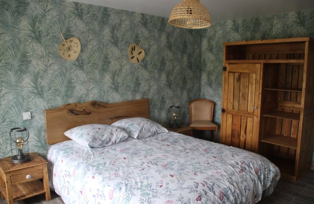 Holiday Home "Gîte Le Corbeau" with Private Terrace, Private Garden & Wi-Fi