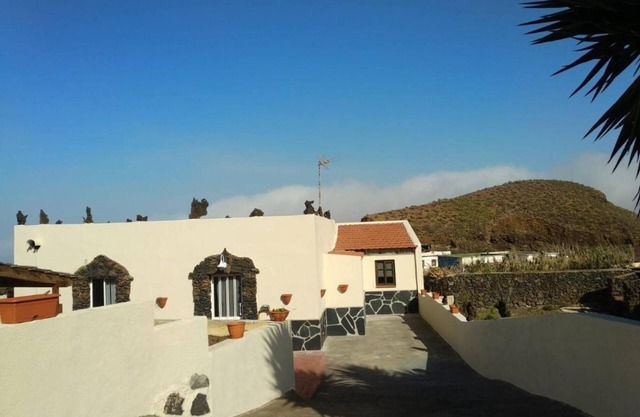 Holiday Home 'Aguarijo' with Sea View, Private Terrace and Private Garden