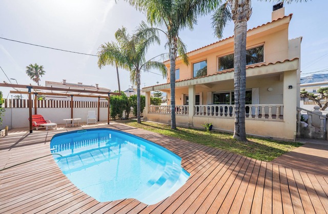Holiday Home 'Ca La Núria' with Private Pool, Wi-Fi and Air Conditioning