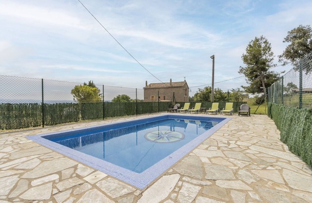 Holiday Home 'Cal Camp Llarg' with Mountain View, Private Pool and Wi-Fi