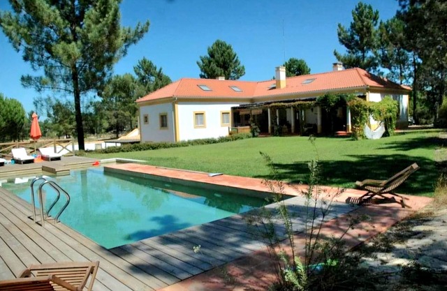 Holiday Home 'Casa Da Relva' with Private Pool, Shared Terrace and Wi-Fi