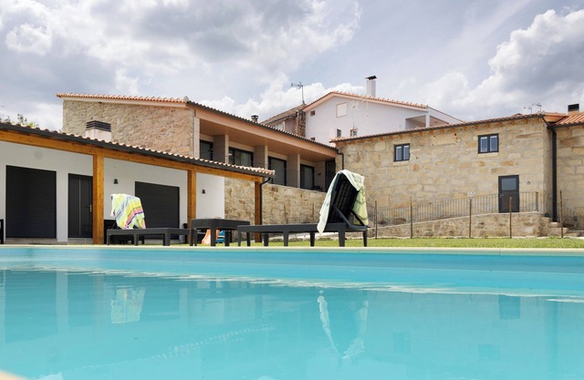 Holiday Home 'Casa Da Marquinhas' with Mountain View, Pool, Wi-Fi and Air Conditioning