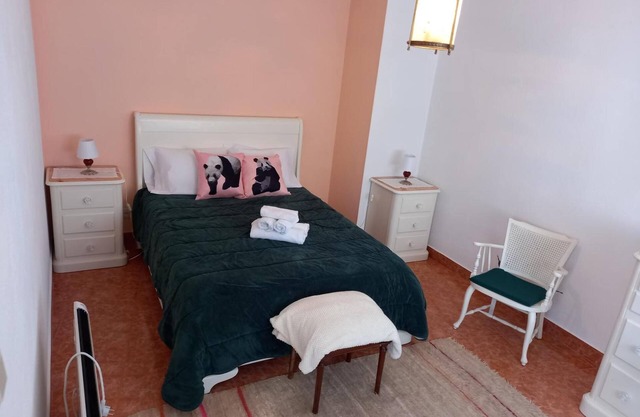 Holiday Home 'Casa Da Ribeira Em Rabal' with Lake View, Wi-Fi and Air Conditioning