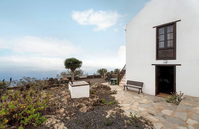 Holiday Home 'Casa Rural La Era' with Sea View, Private Terrace and Wi-Fi