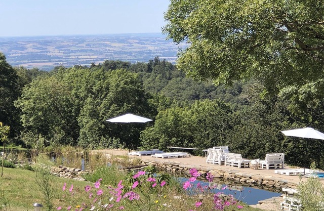 Holiday Home 'Charmante Et Élégante Ferme Rénovée' with Lake View, Shared Pool and Wi-Fi