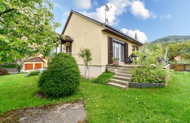 Holiday Home 'Chez Georges' with Mountain View, Private Terrace and Wi-Fi