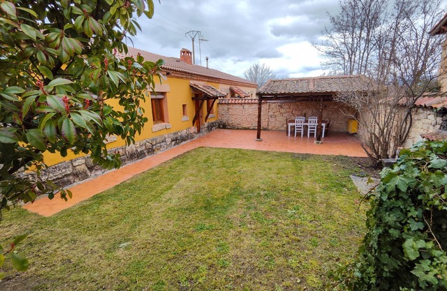 Holiday Home 'De Los Maestros' with Private Garden and Wi-Fi