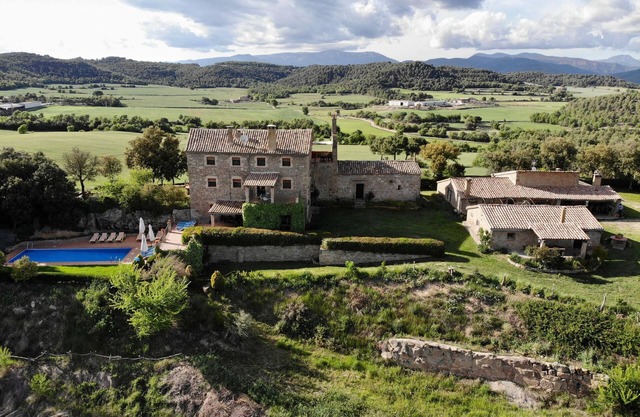 Holiday Home 'El Porxet' with Mountain Views, Shared Pool and Wi-Fi