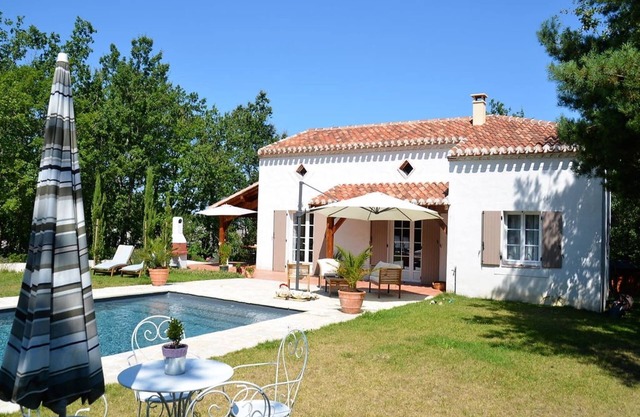Holiday Home Montaigu-de-Quercy Lake