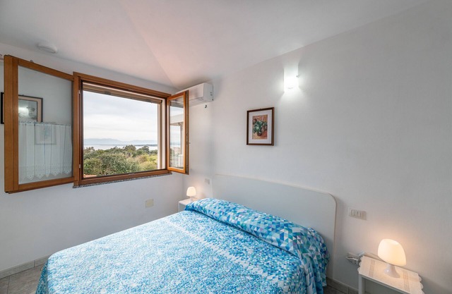 Holiday Home 'Fra' with Sea View, Private Terrace and Air Conditioning