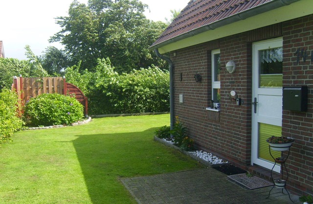 Holiday Home 'Haus Deichbrise' with Private Terrace, Private Garden and Wi-Fi