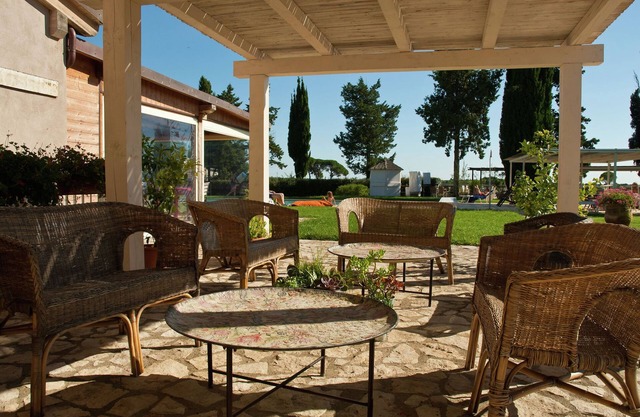 Holiday Home in Braccagni with Jacuzzi & Golf