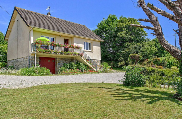 Holiday Home in Montsernelle