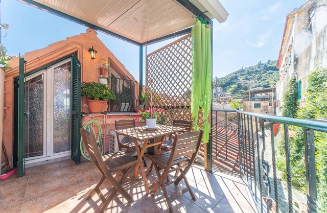 Holiday Home 'Irene's Loft' with Mountain View, Balcony & Wi-Fi