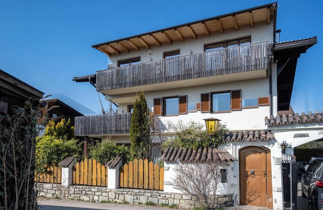 Holiday Home 'Charmed House' with Mountain View, Private Terrace and Wi-Fi