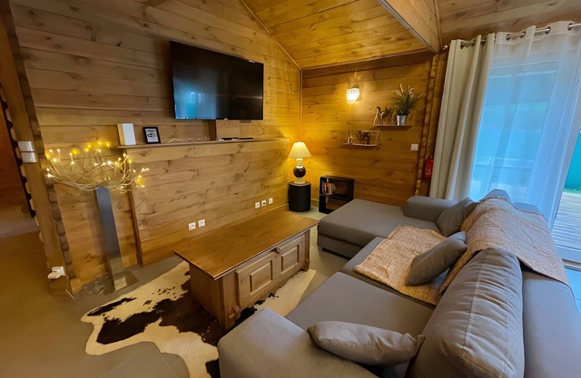 Holiday Home 'La Cabane À Ingalls' with Private Pool, Private Terrace and Wi-Fi