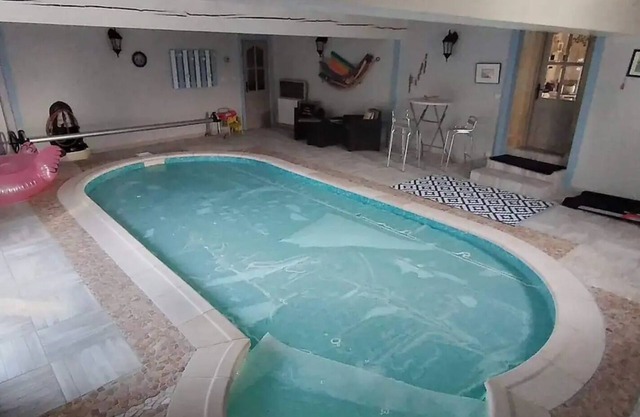 Holiday Home 'La Vignentaise' with Terrace, Shared Pool & Wi-Fi