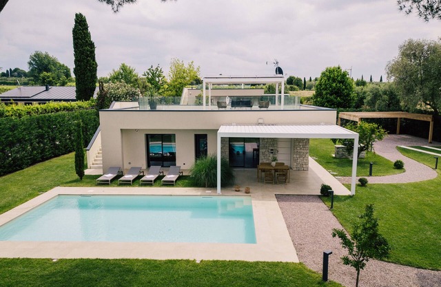 Holiday Home "Lagolino Boutiquehouse " with Pool, Garden & Wi-Fi