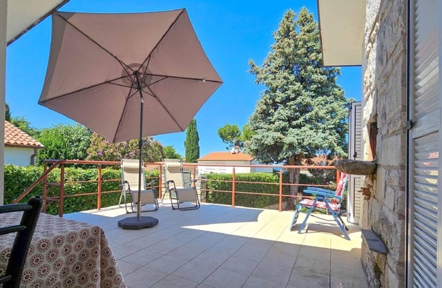 Holiday home located directly on the beach with sea view, outdoor shower, barbecue