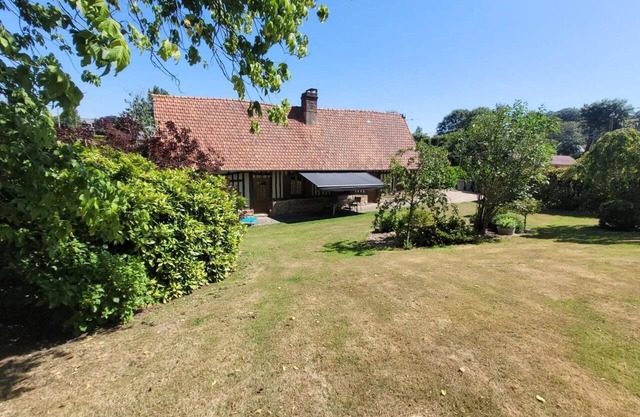 Holiday Home 'Maison Normande Proximi De La Mer' with Private Terrace, Private Garden and Wi-Fi