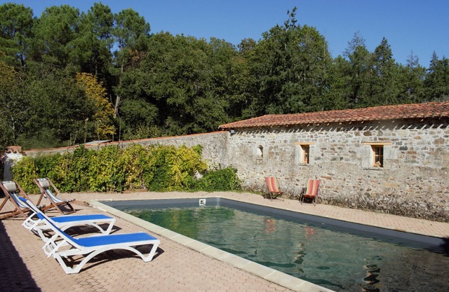Holiday Home 'Maison Familiale Avec Piscine' with Private Pool, Private Terrace and Wi-Fi
