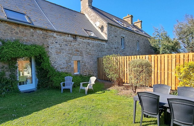 Holiday Home 'Maison De Caractère Bord De Mer' with Sea View, Private Garden and Wi-Fi