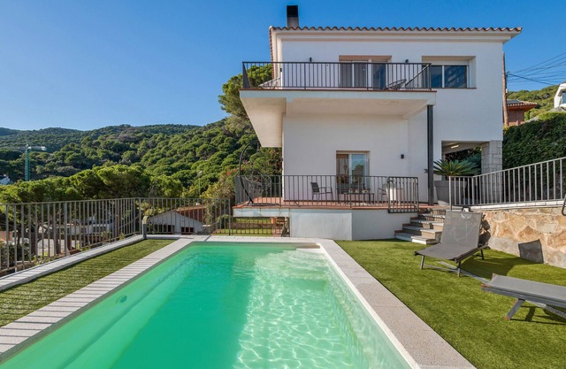 Holiday Home 'Marice' with Sea View, Wi-Fi and Air Conditioning