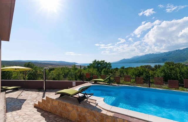 Holiday home mit Pool und Meerblick