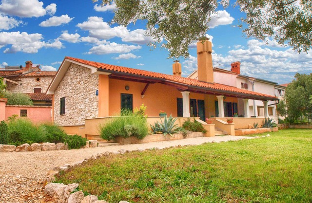 Holiday home mit Terrasse und Klimaanlage