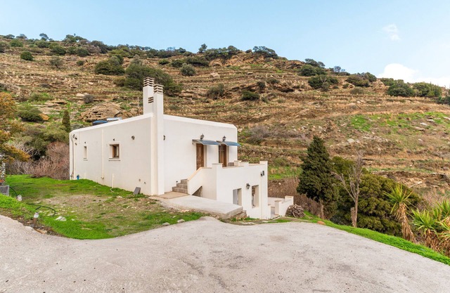 Holiday Home 'Moraki Apartment 2 Andros' with Private Terrace, Wi-Fi and Air Conditioning