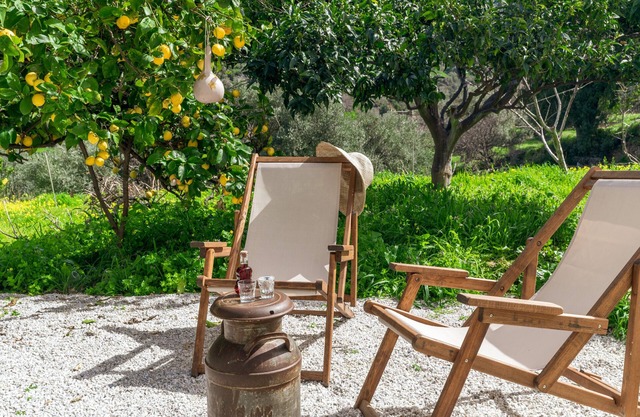 Holiday Home 'Oak Farm Traditional Guesthouse' with Sea View, Private Terrace and Wi-Fi