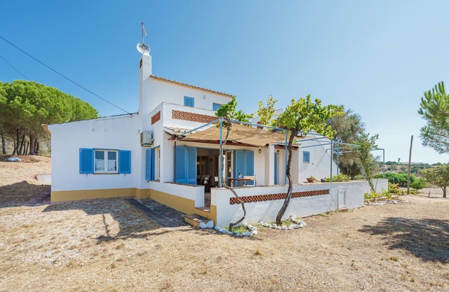Holiday Home 'Carrasqueira Country House' with Mountain View, Wi-Fi and Air Conditioning