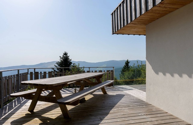 Holiday Home 'Refuge Mil100' with Mountain View, Private Terrace and Wi-Fi