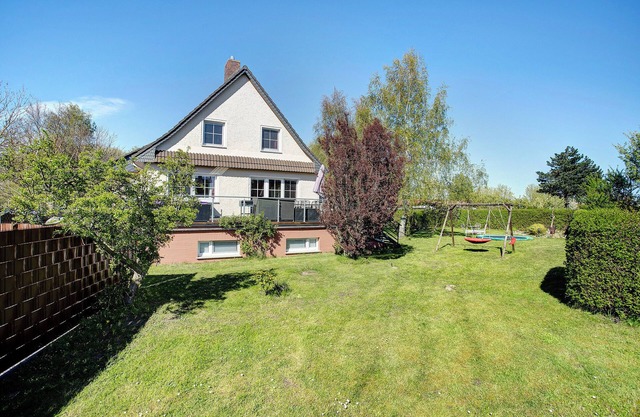 Holiday Home 'Rügenferienhaus Komplett' with Shared Terrace, Shared Garden and Wi-Fi