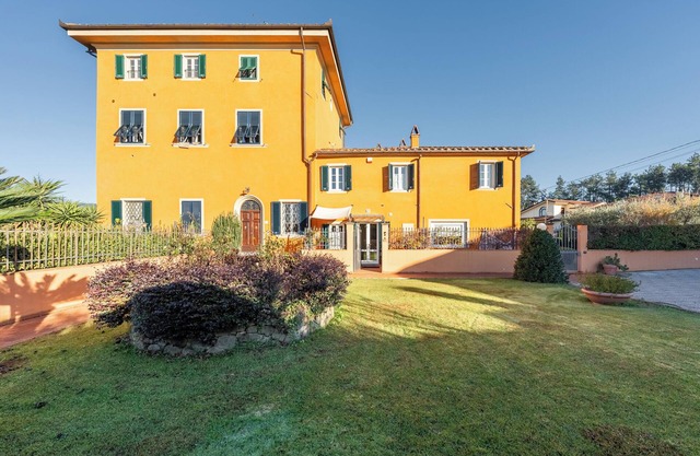 Holiday Home 'Villa Petri' with Private Terrace, Shared Garden and Wi-Fi