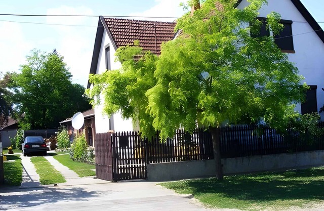 Holiday home with garden, barbecue and pavilion