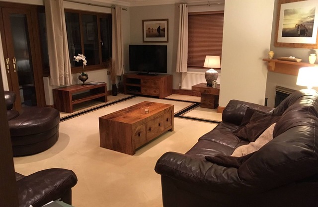 Holiday home with heated outdoor swimming pool May-Sept. Hot tub as extra