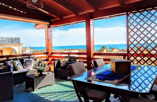 Holiday home with terrace with sea views, air conditioning and large garden for exclusive use