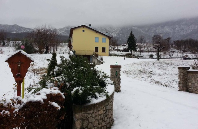 Holiday home with garden and mountain view
