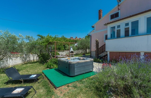Holiday Home Zora with Whirlpool