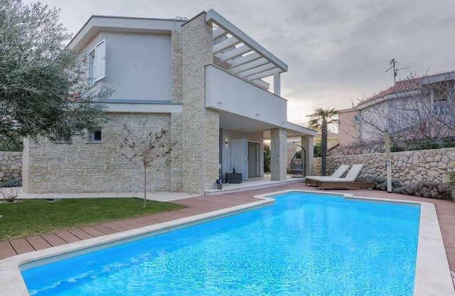 Holiday house Novalja for 1 - 9 persons with 4 bedrooms - Twin house