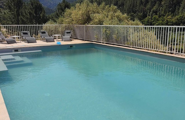 Holiday house: swimming pool, river, mountains, sea 20 minutes away.