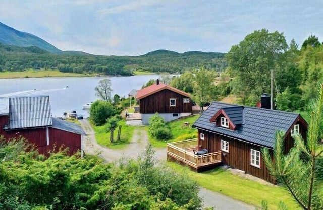 Holiday house Tustna for 1 - 3 persons with 2 bedrooms - Holiday house