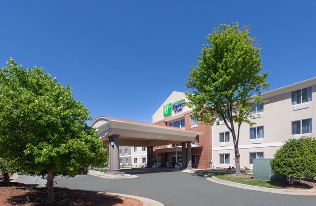 Holiday Inn Express Hotel & Suites Mebane by IHG