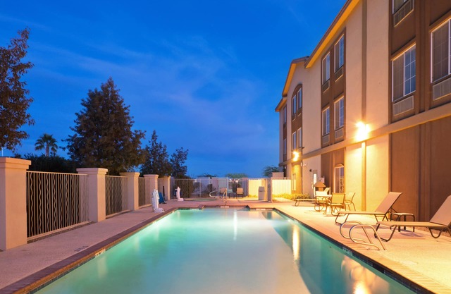 Holiday Inn Express & Suites Casa Grande by IHG